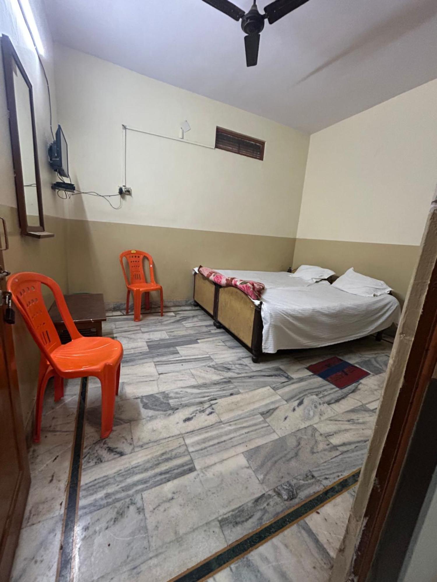 Satsang Lodge Varanasi Exterior photo