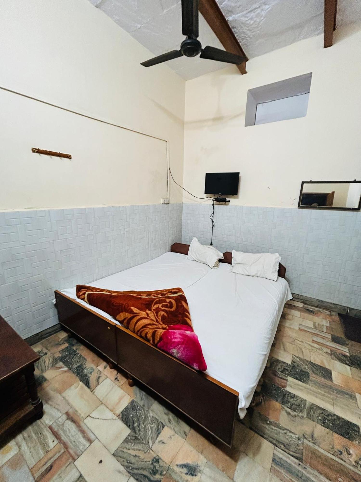 Satsang Lodge Varanasi Exterior photo